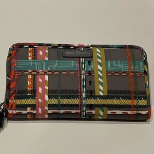 Vera Bradley Colorful Geometric Designed Wristlet Hard Bodied Rare